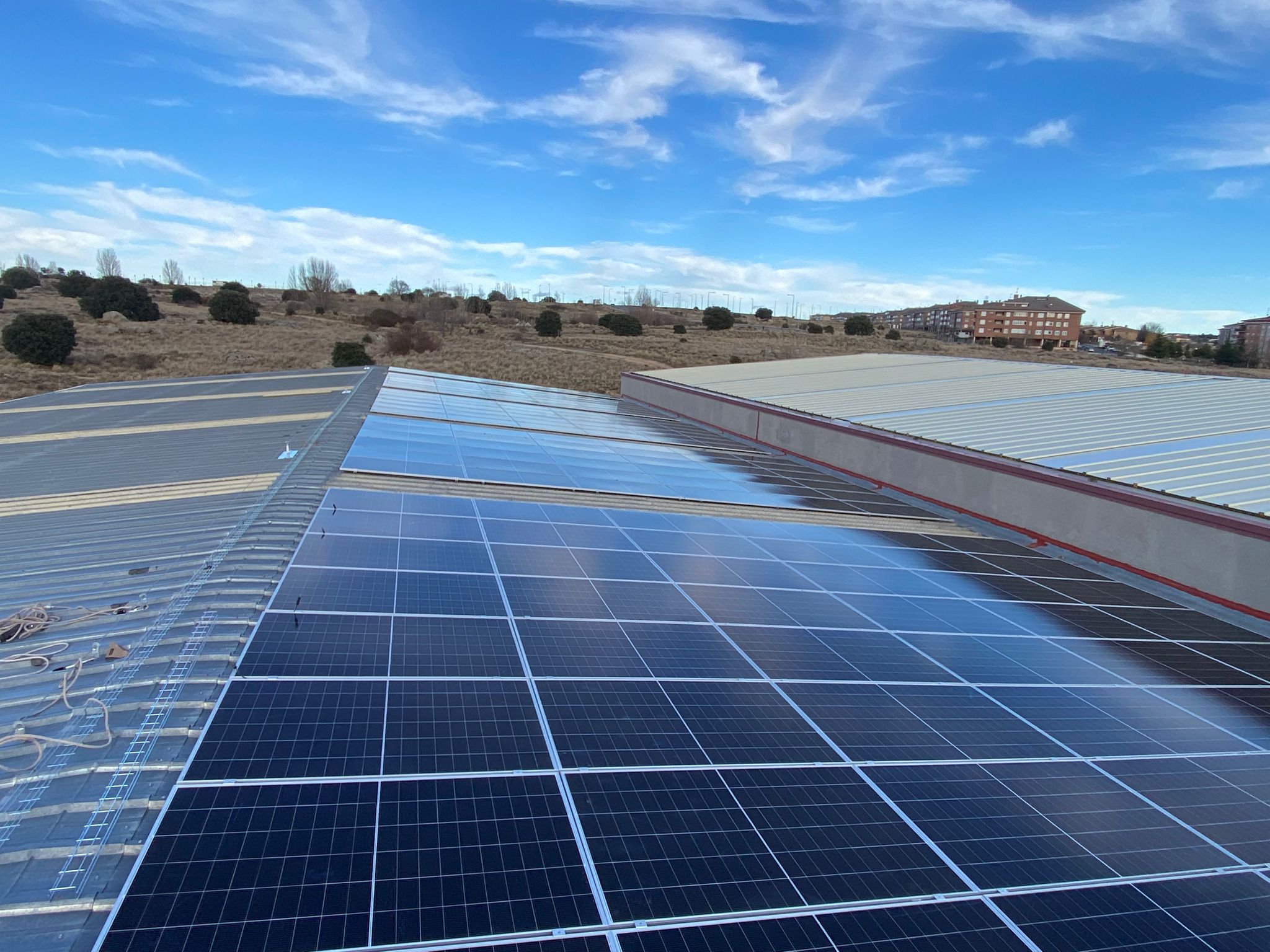 Instalación fotovoltaica de autoconsumo sobre cubierta industrial en Andalucía