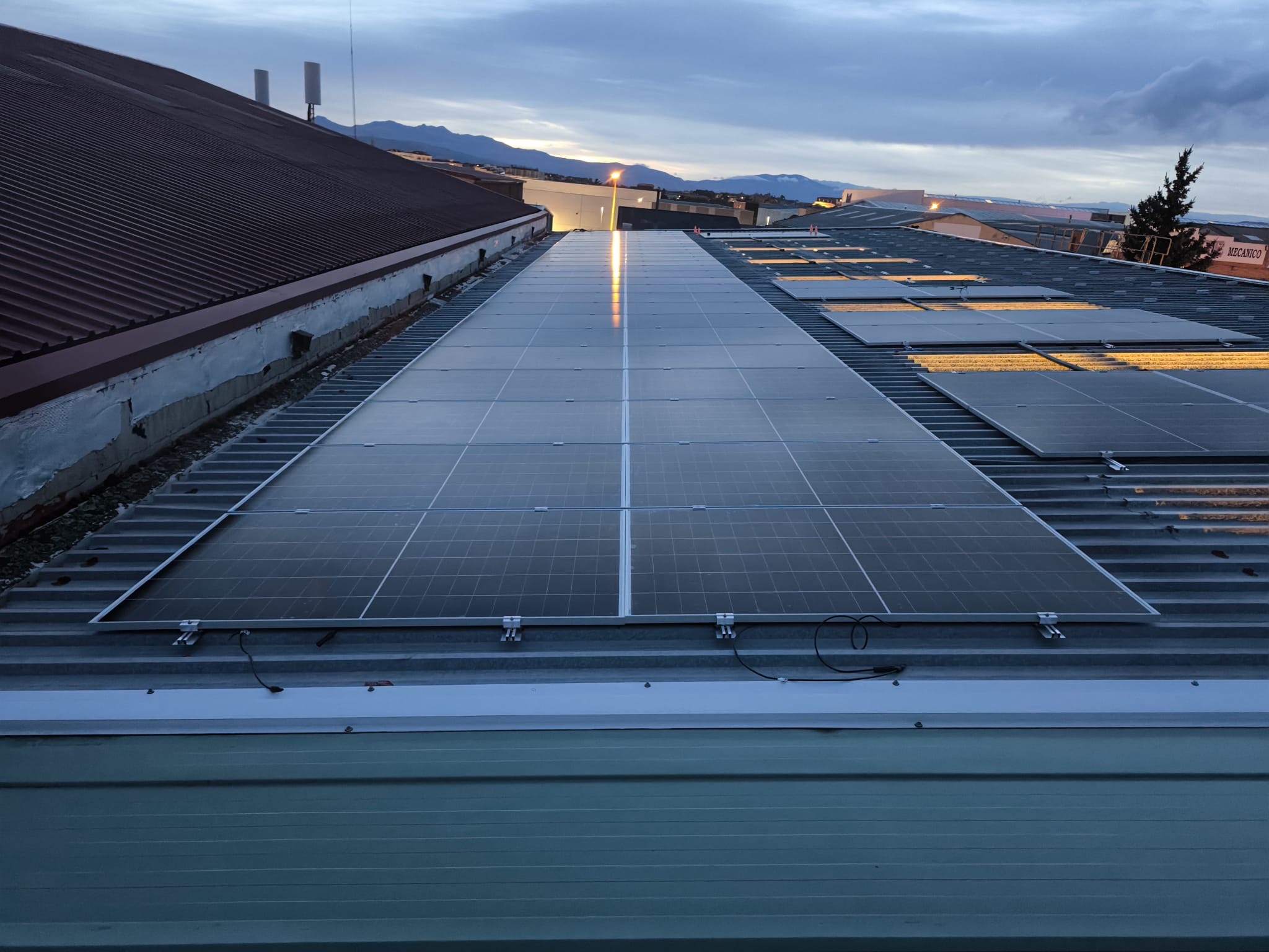 Instalación fotovoltaica de autoconsumo sobre cubierta industrial en la Comunidad Valenciana